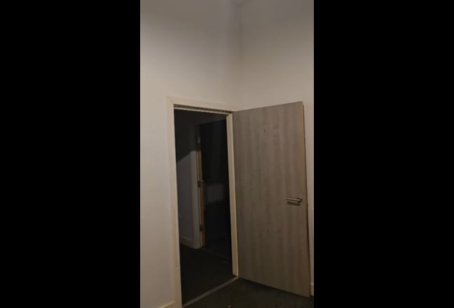 1 bedroom flat in town centre central location  Main Photo