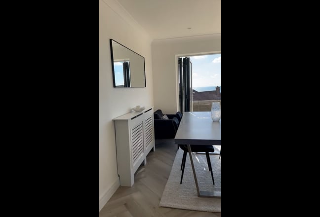 Contemporary DBL Room-Brighton. Garden & Parking  Main Photo