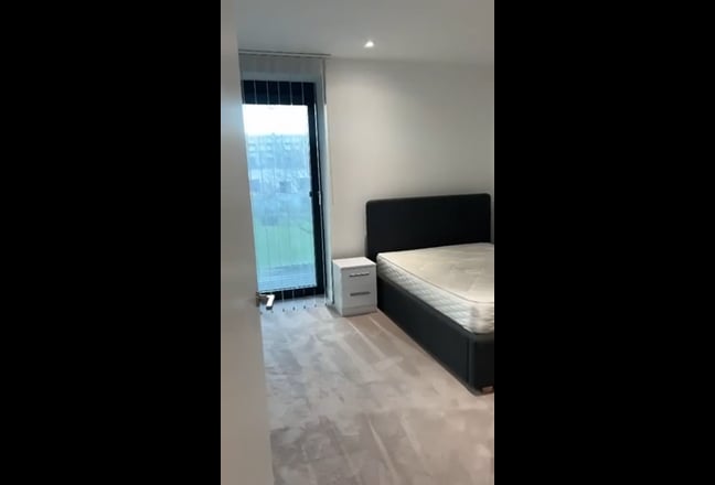 Double bedroom to rent in Royal wharf (e16) Main Photo