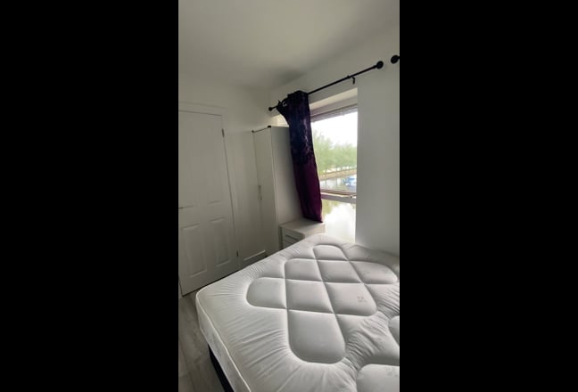 Lovely En-suite, all inclusive - Peartree bridge  Main Photo