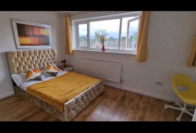 Large Double room with own bathroom  Main Photo