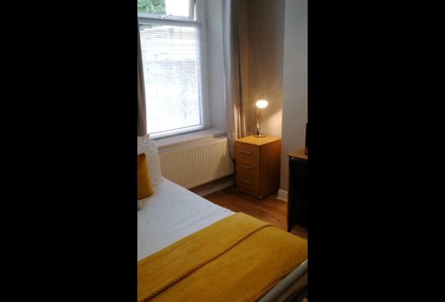 Bright & Modern Room - All bills included Main Photo