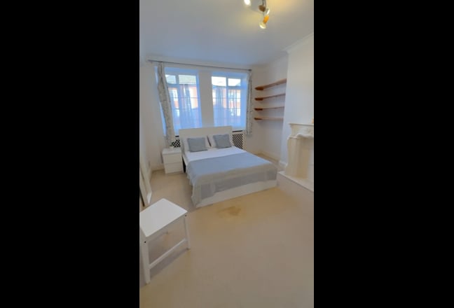 Spacious Double Room in St John’s Wood Main Photo