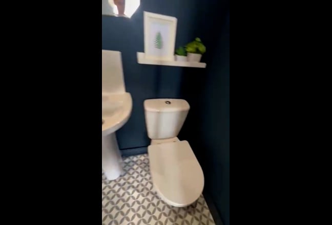 Ensuite double bedroom in Bramley Leeds Main Photo