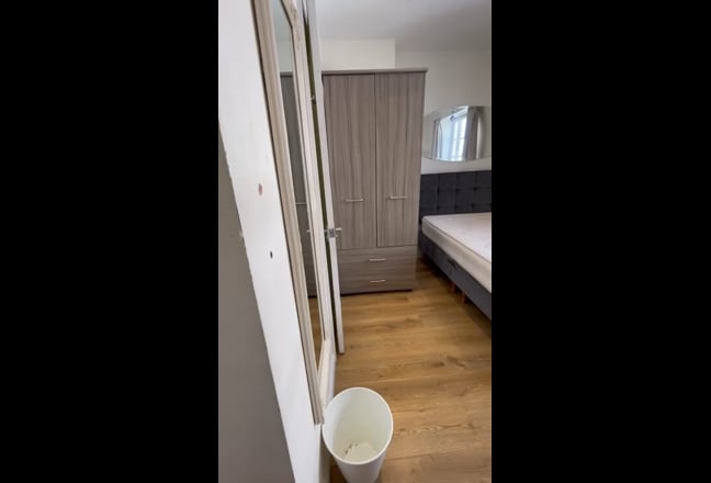 Ensuite Room near West Kensington tube station Main Photo
