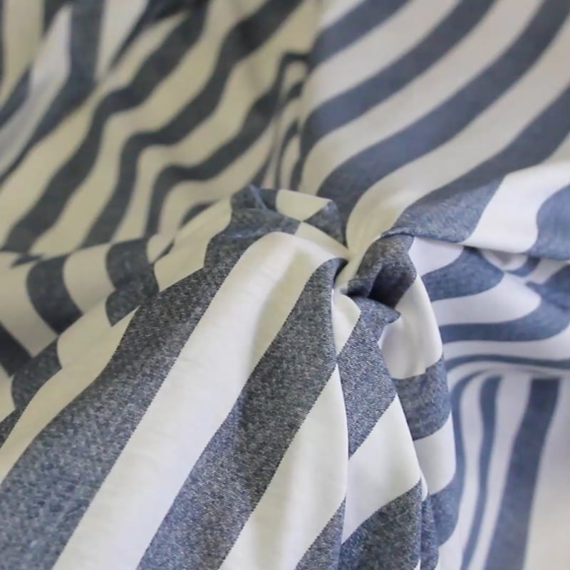 Vidéo: Jersey 100% coton - Rayé bleu effet délavé & blanc
