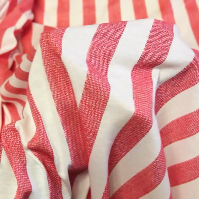 Vidéo: Jersey 100% coton - Rayé rouge effet délavé & blanc