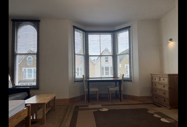 First floor studio in Bounds Green and Bowes Park Main Photo