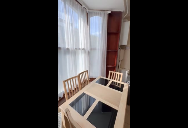 Superb 2 Bedroom, 2 Bathroom Garden Flat Main Photo