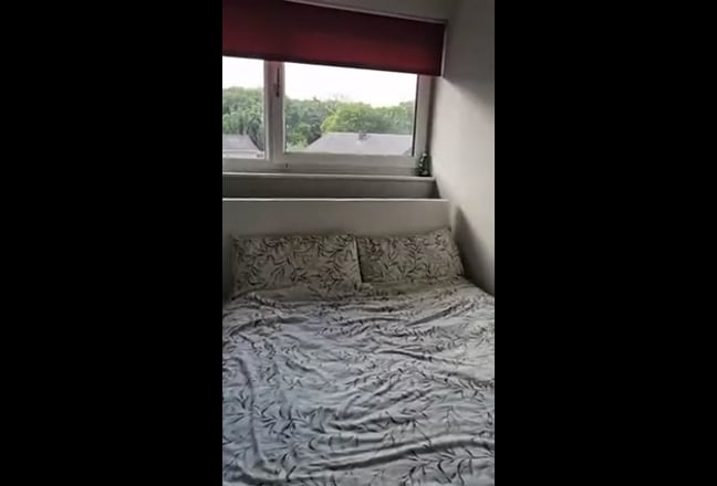 Female only: Large double bedroom split level flat Main Photo