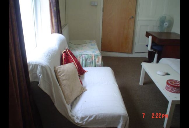 Four rooms in shared student  girls house for 5 Main Photo