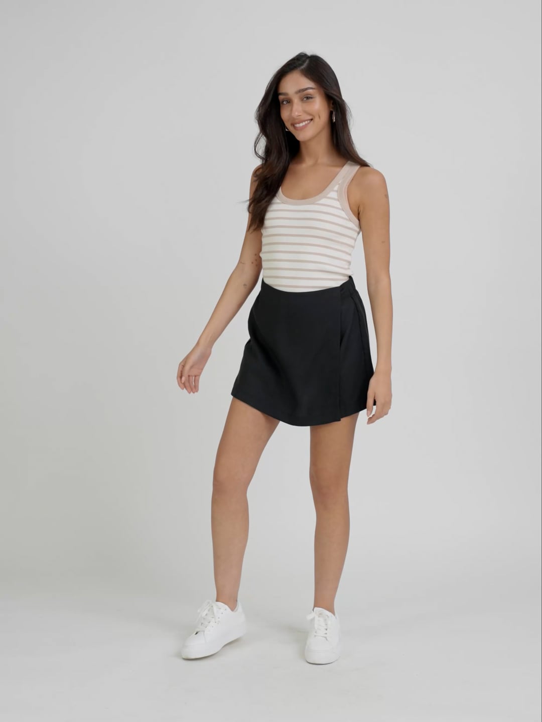 מכנסי חצאית קצרים מבד אריג