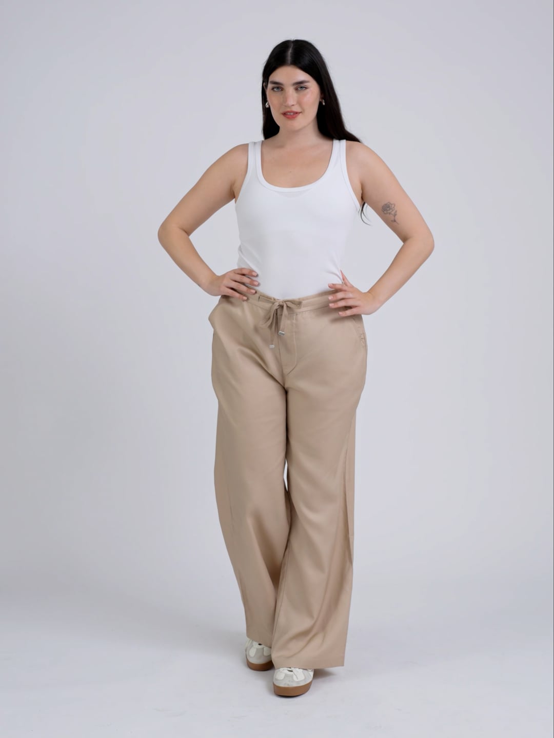 מכנסיים ארוכים במראה מחוייט