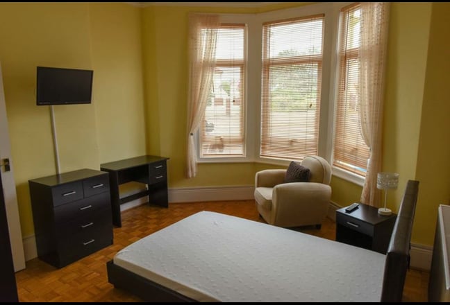 Ensuite Double - Friendly Victorian House Main Photo