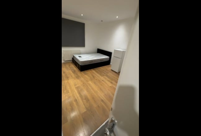 Spacious room near Watford Junction   Main Photo