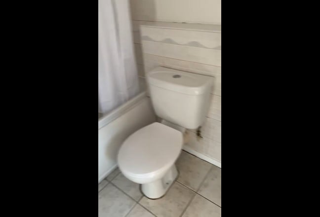 Ensuite Room Available for in 3-Bed Townhouse Main Photo