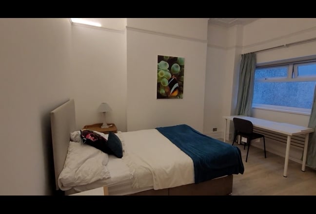 2025-26 Gorgeous Student House Uplands  Main Photo