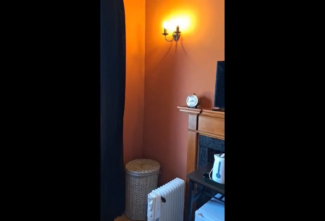 Large Bedroom in Lovely New Town Flat        Main Photo
