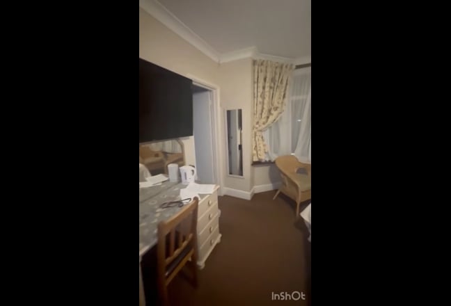 Lovely, Large Ensuite  Room, Longfleet Road ❤️  Main Photo
