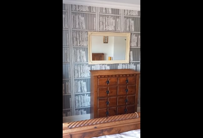 Three double spare rooms available  Main Photo