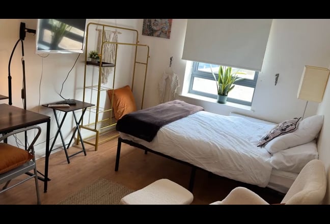 Short let~lovely double room~West London, W3 Main Photo
