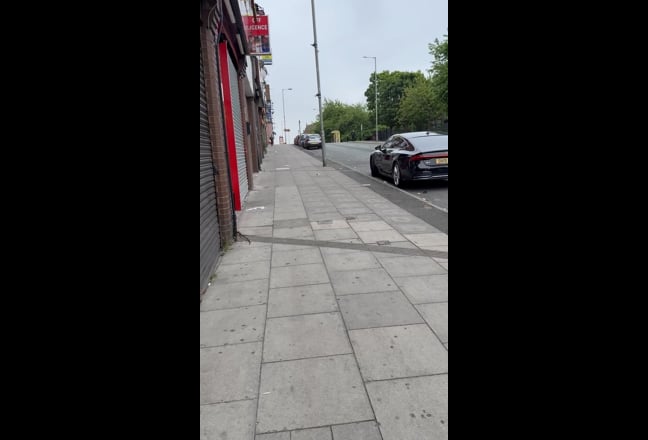 Very close to city centre with parking  Main Photo