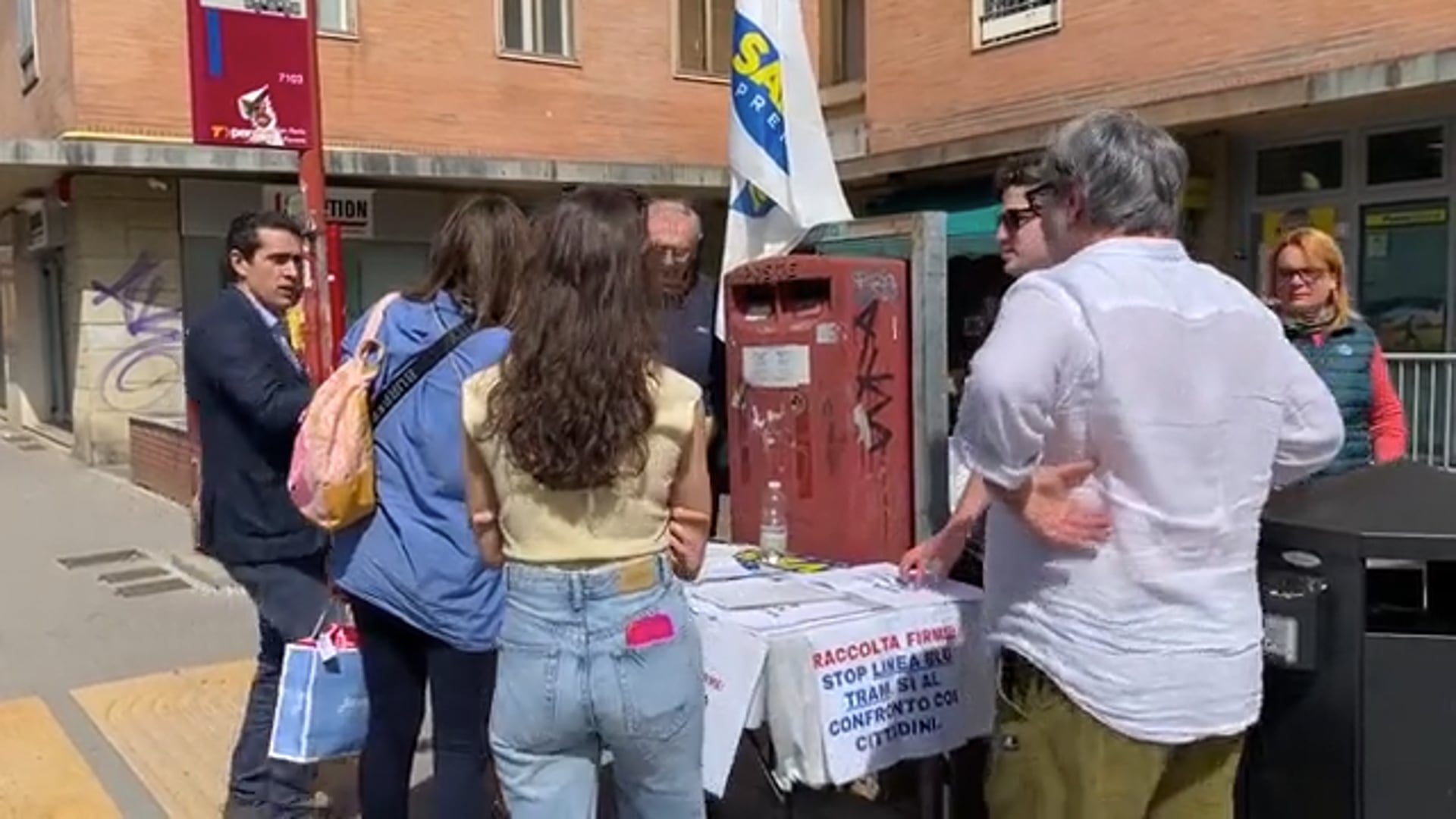 Prosegue la petizione della Lega contro il progetto della linea blu del tram, banchetto in via Andrea Costa