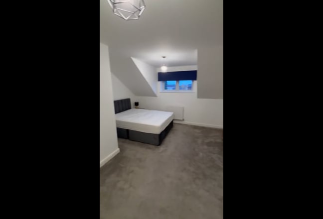 Huge En-Suite Room Available - All Bills Included! Main Photo