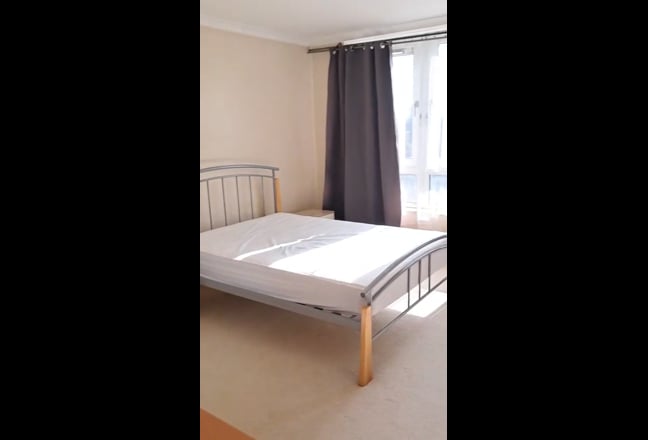 Huge Bright room 4 min walk to Westferry Main Photo