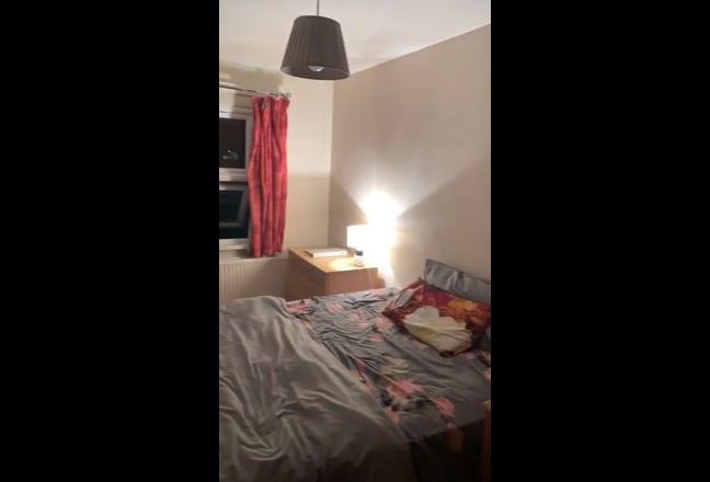 Double bedroom available in shared house Main Photo