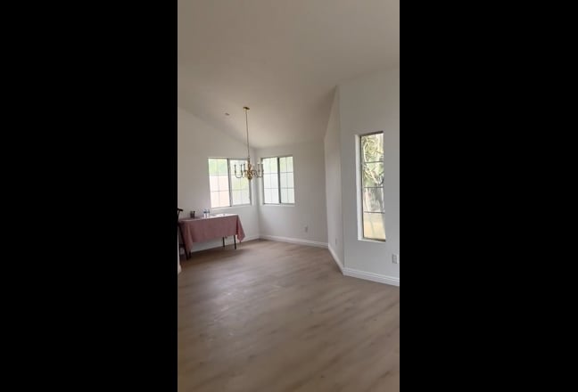 Student-Friendly 6-Room Home for Rent Main Photo