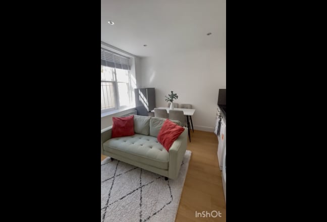 2 Bedroom Garden Flat in West Kensington/Fulham Main Photo