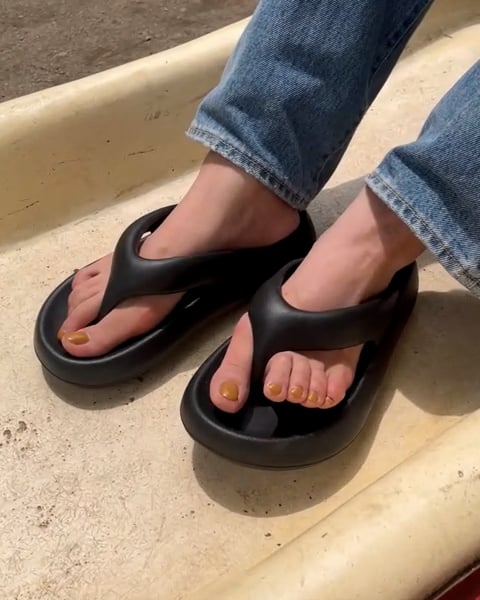 トングサンダル ゼウス レザートングサンダル ブラック | アウトレットジャパン福岡