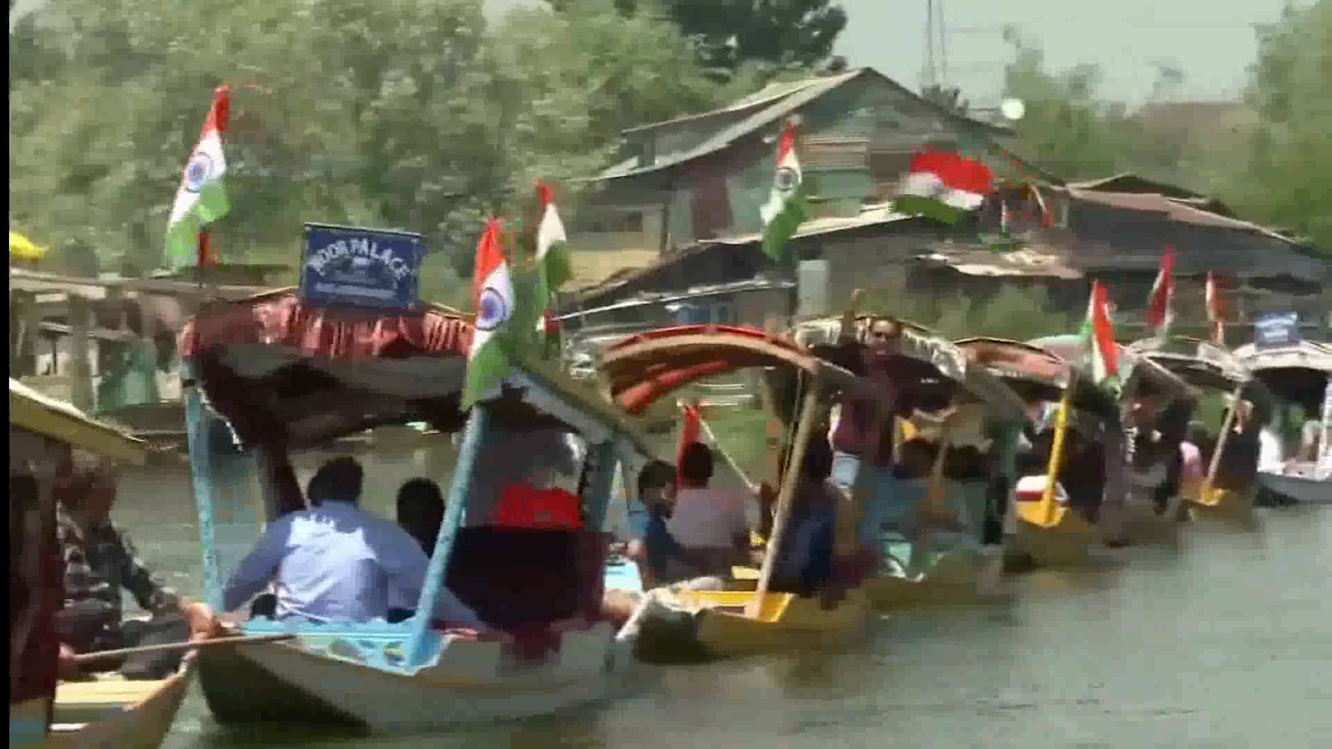 डल झील पर भाजपा की तिरंगा शिकारा रैली, 'ऑपरेशन सिंदूर' की सफलता का जश्न#politics