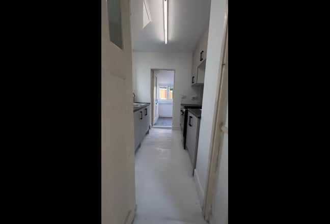 Double room to let near Hampton court, bills incl Main Photo