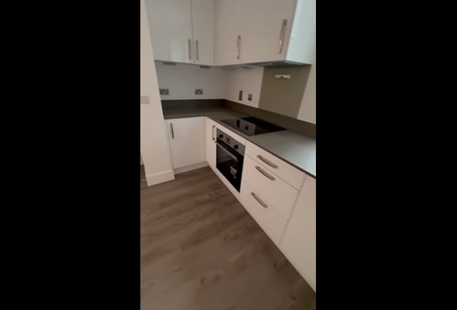 Fully furnished en-suite room in Canning Town  Main Photo