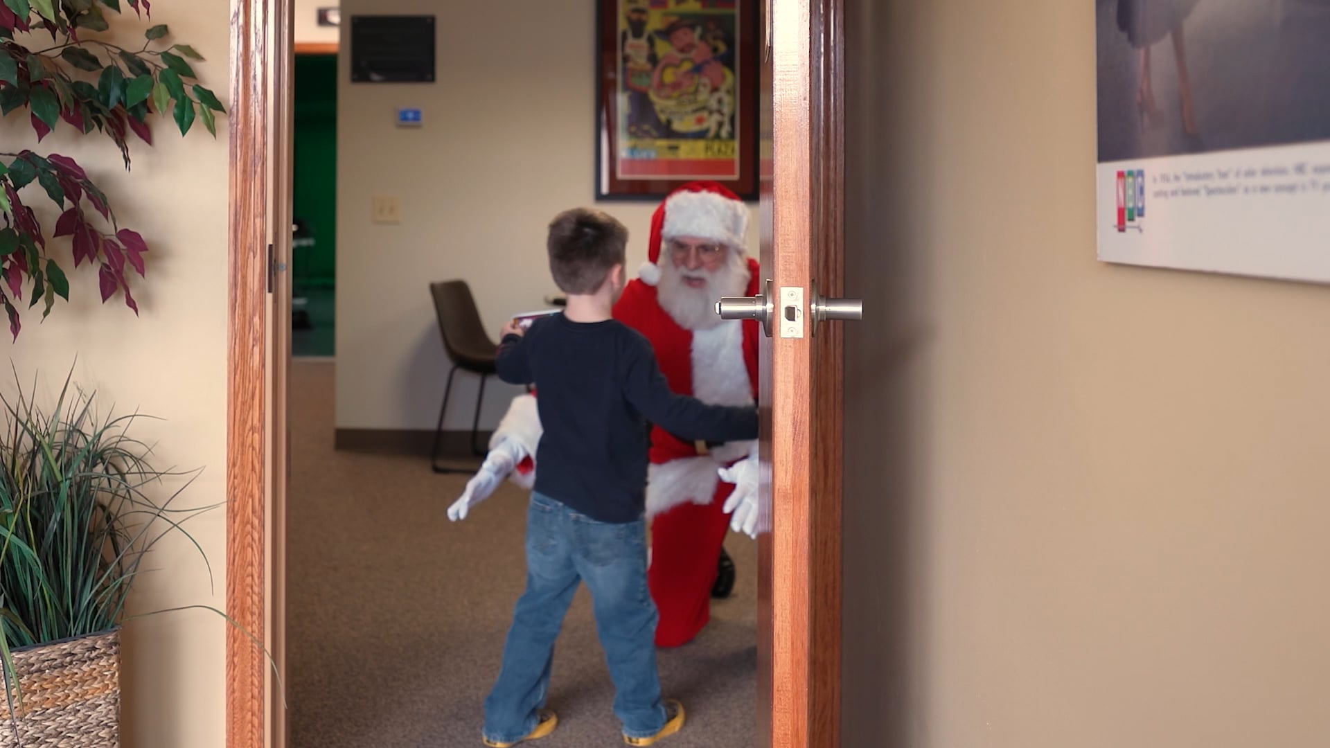 Promotional video thumbnail 1 for Singing Santa Brett
