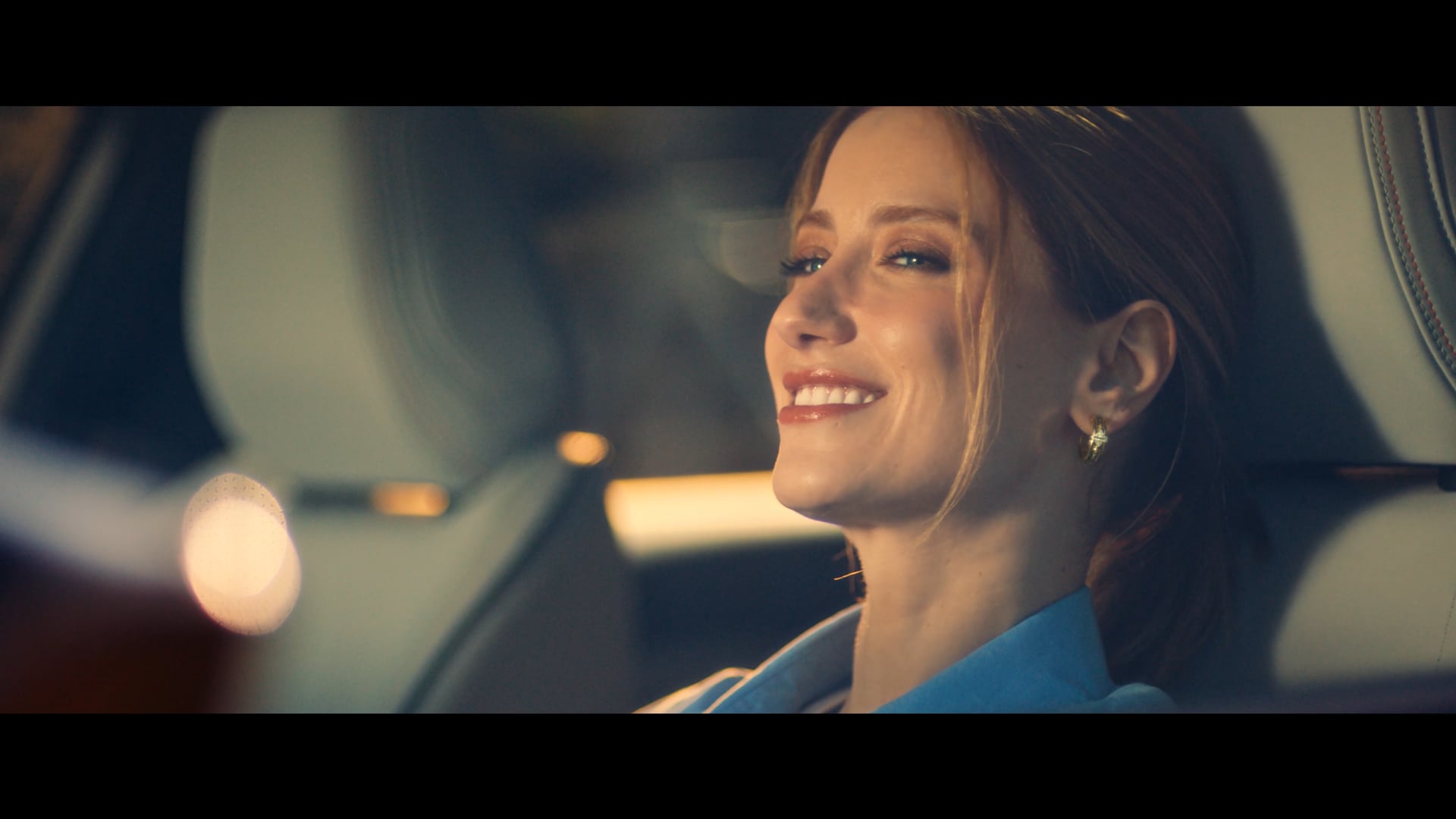Citroen C4X - Teaser Hazal Kaya “Evrendeki en konforlu yolculuğum bugün başlıyor”
