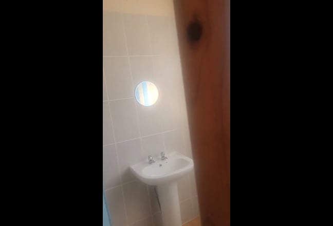 St Austell, room with en suite bills Inc.  Main Photo