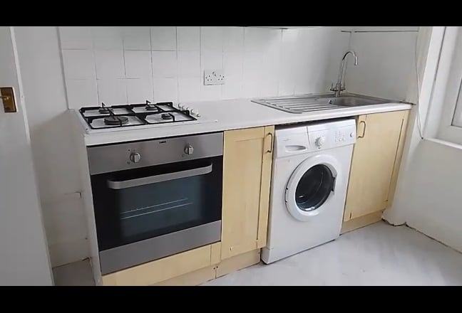 Massive Studio Flat! All Inclusive of Bills! Main Photo