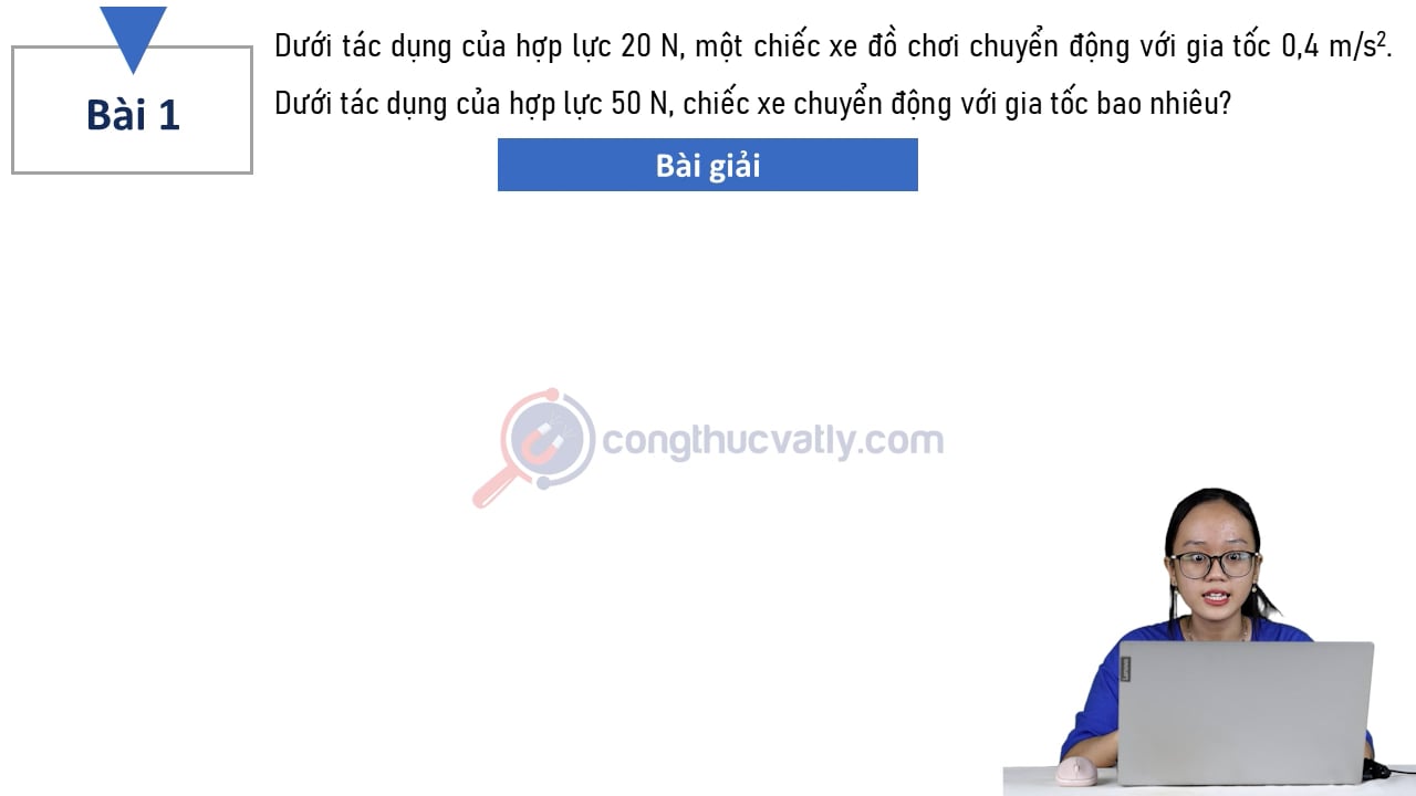 Dưới tác dụng của hợp lực 20 N, một chiếc xe đồ chơi chuyển động với gia tốc 0,4 m/s^2. Dưới tác động của hợp lực 50N, chiếc xe chuyển động với gia tốc bao nhiêu?