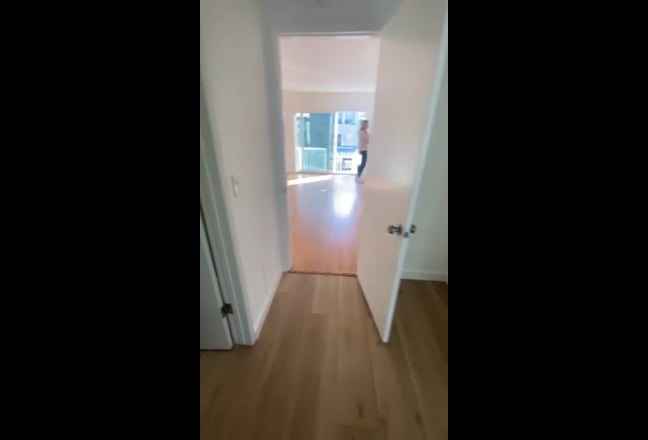 Room in 2 bed apartment in Manhattan Beach Main Photo