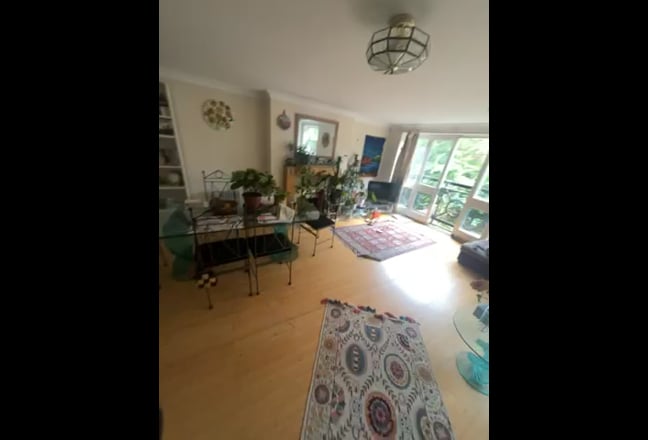 Sunny Double Bedroom in Eco Home with Garden  Main Photo