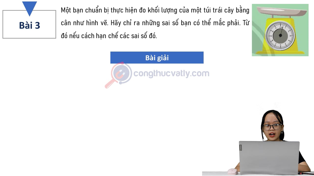 Một bạn chuẩn bị thực hiện đo khối lượng của một túi trái cây bằng cân như hình vẽ.