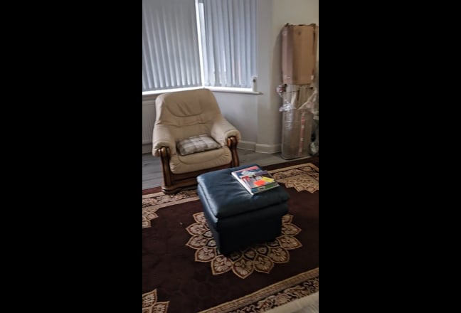 A furnished room for rent Main Photo