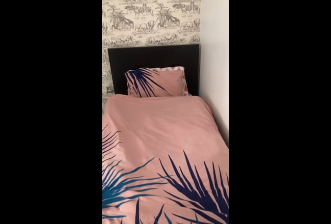 Room in a family home Main Photo