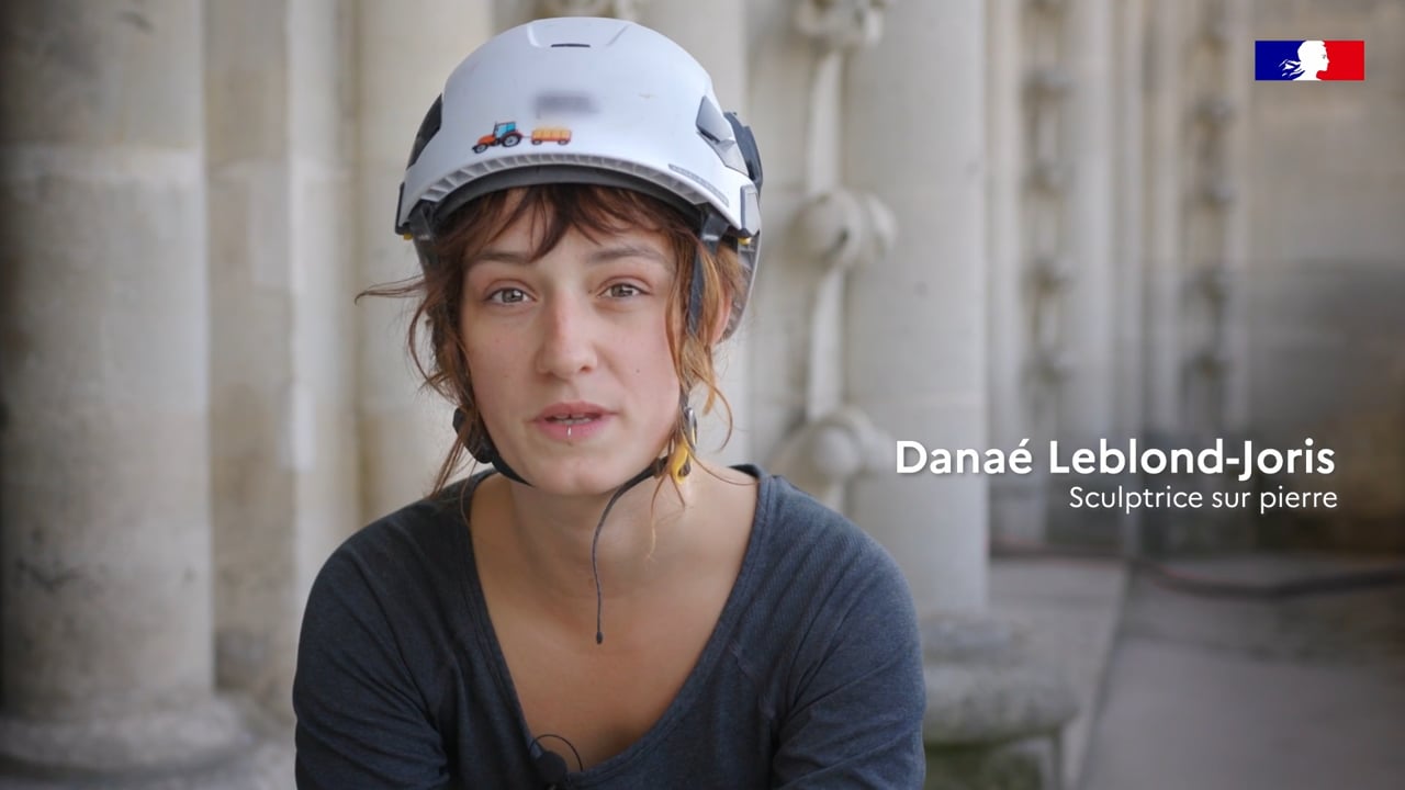 Les métiers du chantier de Notre-Dame de Paris – sculptrice