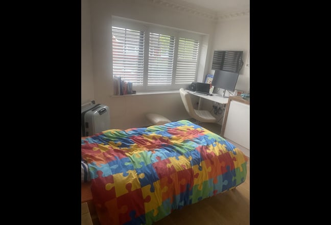 Nice studio close to  University of Reading  Main Photo