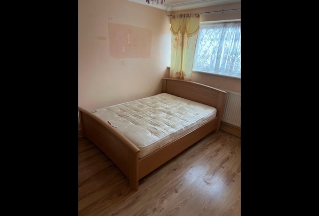 Decent size double is available to rent  Main Photo