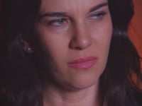 Fernanda Sanches interpreta Olhos nos Olhos. Cantora.